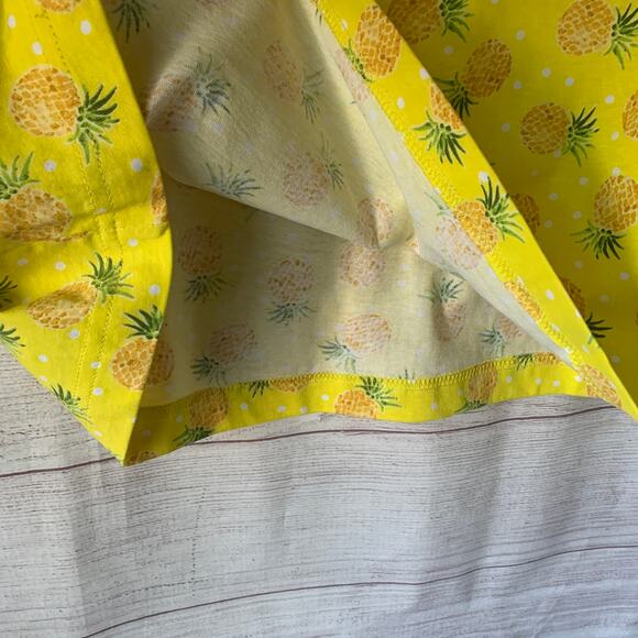 Easy Essentials Yellow Pineapple Polka Dot Print Tee Shirt Short Sleeve Size L - Picture 8 of 10